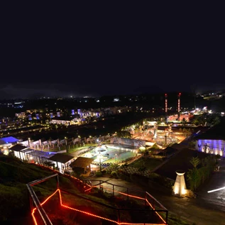 Della Adventure, view 1